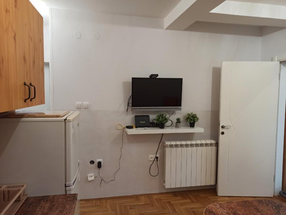 Апартаменты Ema Lux 3 Нови-Сад Экстерьер фото